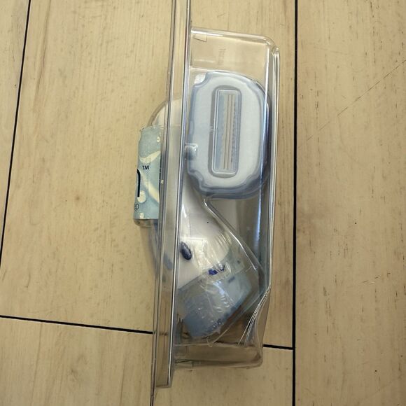 2-Schick INTUITION Lather & Shave In 1 Razor Aloe Cocoa Butter Triple Blade New - Picture 3 of 5